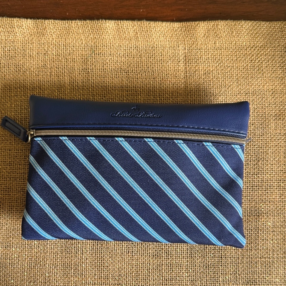 United x Brooks Brothers First Class Toiletry Travel Zippered Bag